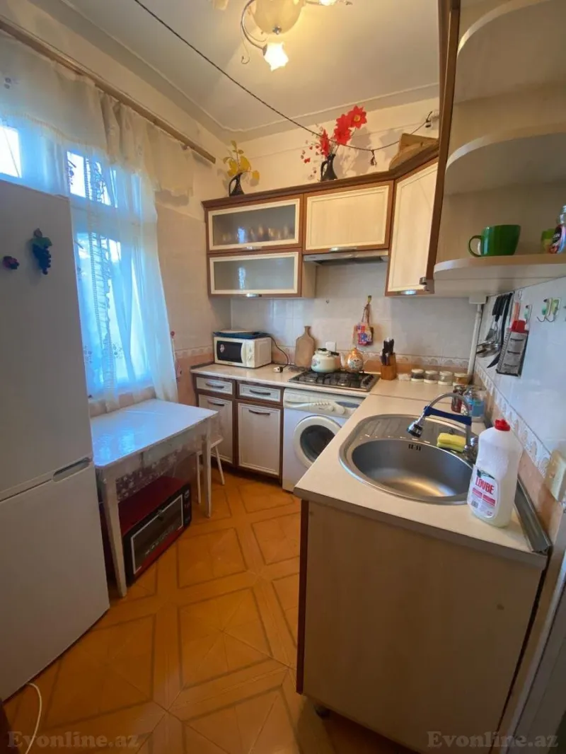 Kirayə verilir 2 otaqlı Mənzil Köhnə tikili 40 m² Memar Əcəmi m. - şəkil 2