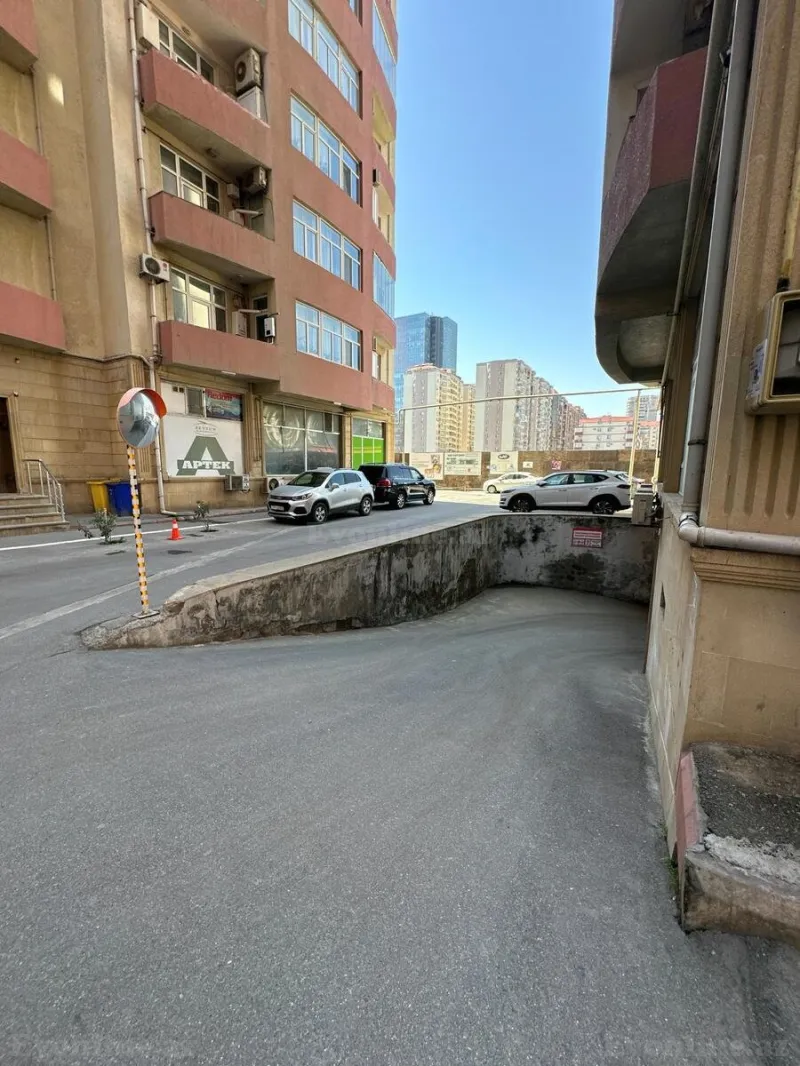 Satılır Qaraj 200 m² Xətai m. - şəkil 2