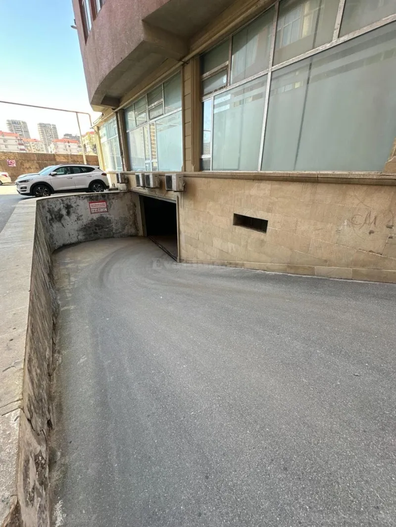Satılır Qaraj 200 m² Xətai m. - şəkil 3