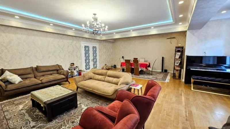 Satılır 4 otaqlı Mənzil Yeni tikili 212 m² 20 Yanvar m.