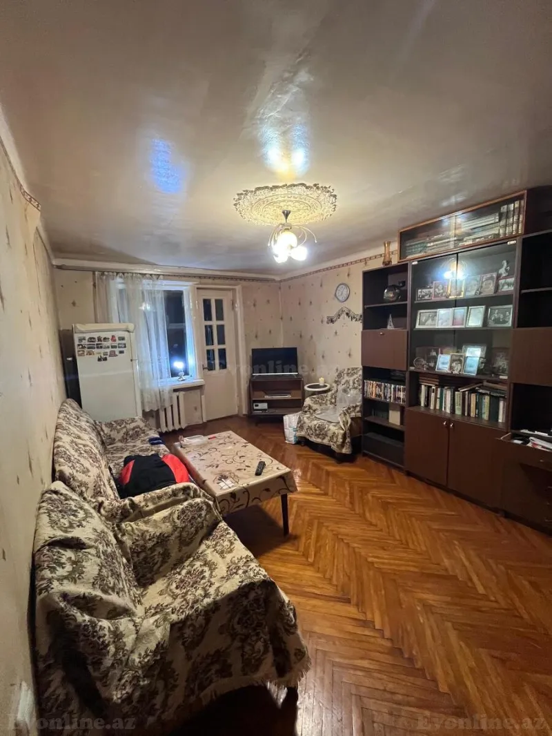 Satılır 2 otaqlı Mənzil Köhnə tikili 55 m² Elmlər Akademiyası m.