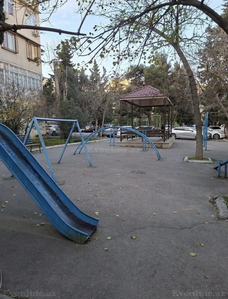 Satılır 2 otaqlı Mənzil Köhnə tikili 33 m² İnşaatçılar m.