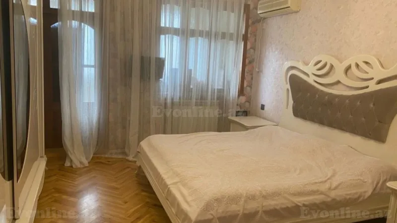 Bakı, Binəqədi r., Azadlıq prospekti m.da 4 otaqlı mənzil kirayə verilir