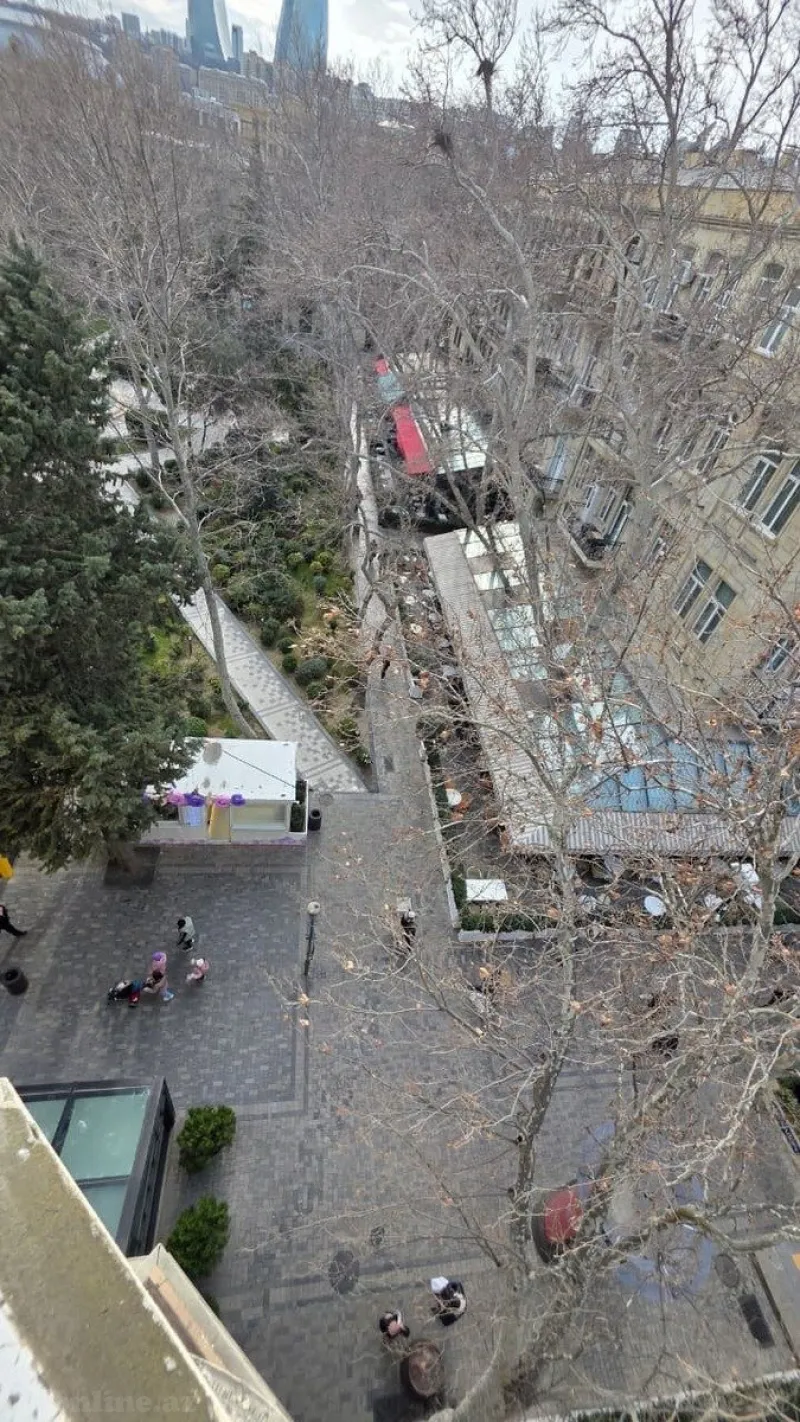 Satılır 2 otaqlı Mənzil Köhnə tikili 60 m² Sahil m. - şəkil 2