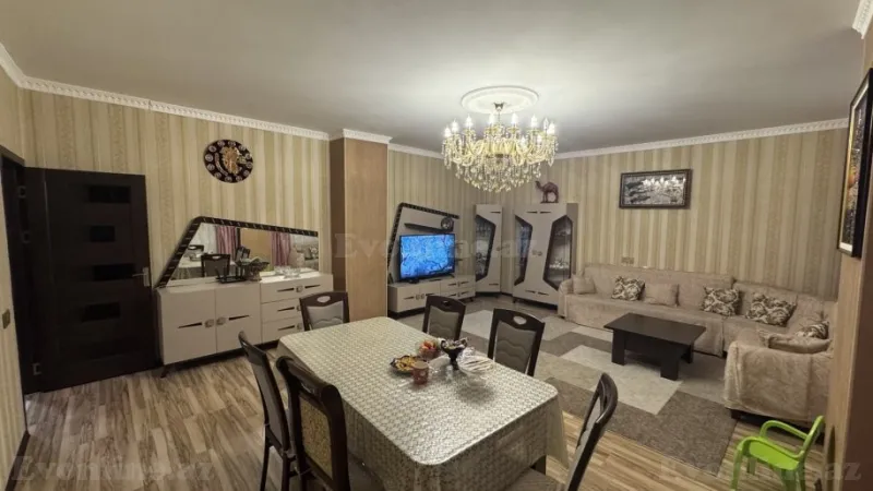 Satılır 5 otaqlı Mənzil Köhnə tikili 120 m² Massiv D - şəkil 2