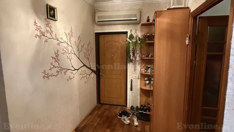 Satılır 3 otaqlı Mənzil Köhnə tikili 80 m² Qaraçuxur