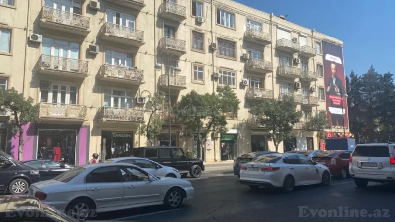 Satılır 2 otaqlı Mənzil Köhnə tikili 72 m² Nəsimi r.