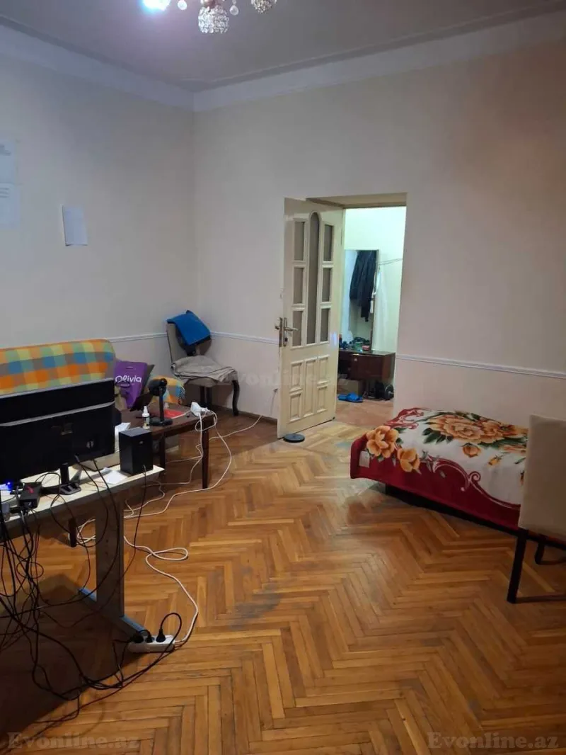 Satılır 2 otaqlı Mənzil Köhnə tikili 72 m² Nəsimi r. - şəkil 3