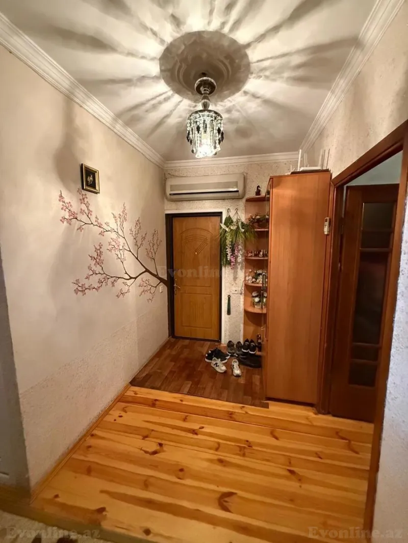 Satılır 3 otaqlı Mənzil Köhnə tikili 80 m² Qaraçuxur
