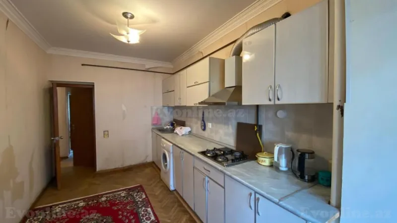 Bakı, Səbail r., Badamdarda 4 otaqlı mənzil satılır