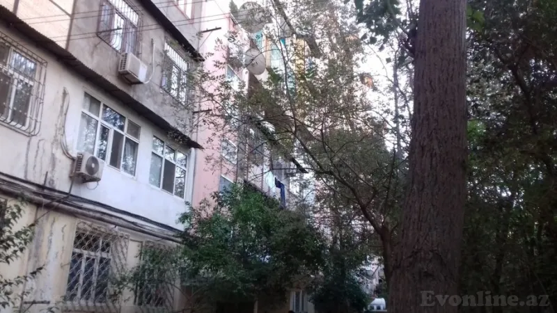 Satılır 2 otaqlı Mənzil Köhnə tikili 65 m² 8-ci mikrorayon