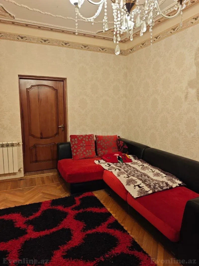 5 otaqlı Mənzil 100 m² 4-cü mikrorayon Kirayə verilir