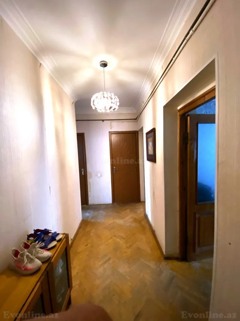 Satılır 4 otaqlı Mənzil Köhnə tikili 100 m² Səbail r. - şəkil 4