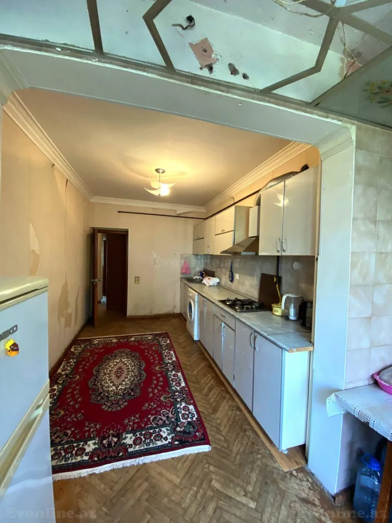 Satılır 4 otaqlı Mənzil Köhnə tikili 100 m² Səbail r. - şəkil 12