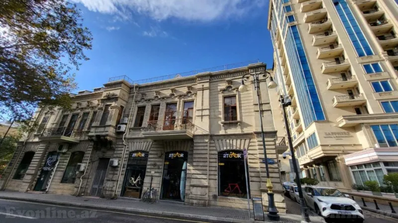 Satılır 3 otaqlı Mənzil Köhnə tikili 100 m² Sahil m.