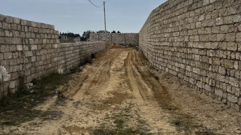 Bakı, Xəzər r., Qalada torpaq satılır