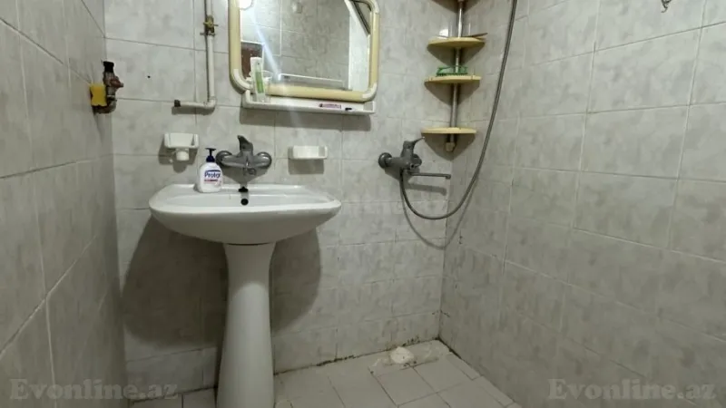 Kirayə verilir 3 otaqlı Mənzil Köhnə tikili 60 m² İnşaatçılar m. - şəkil 10