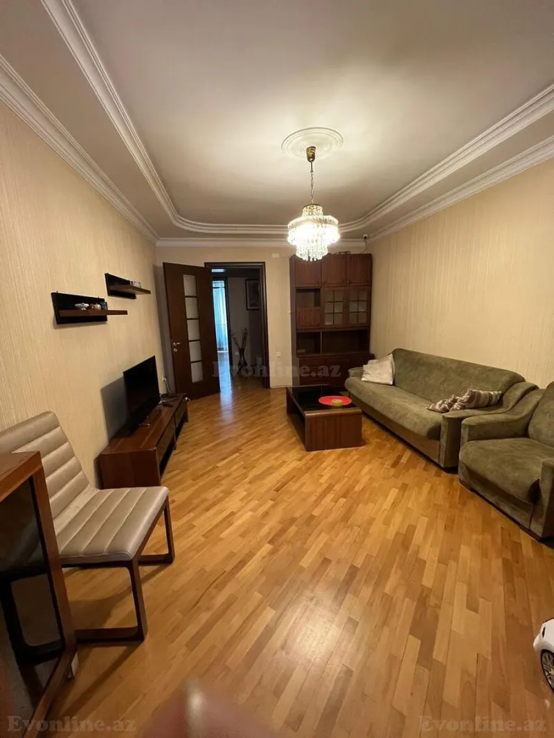 Kirayə verilir 3 otaqlı Mənzil Köhnə tikili 80 m² Nəriman Nərimanov m.