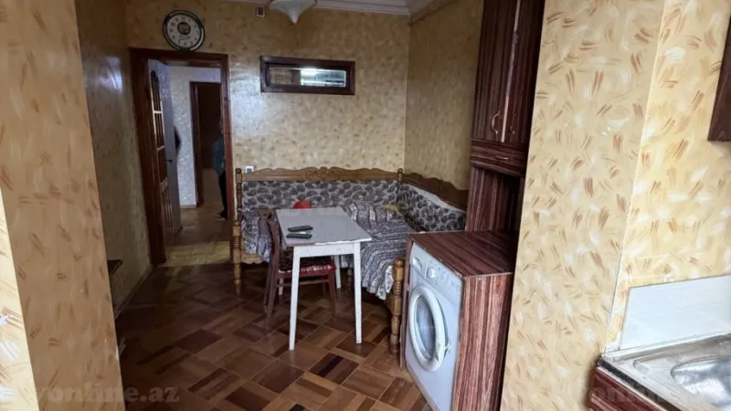 Satılır 2 otaqlı Mənzil Köhnə tikili 65 m² 4-cü mikrorayon