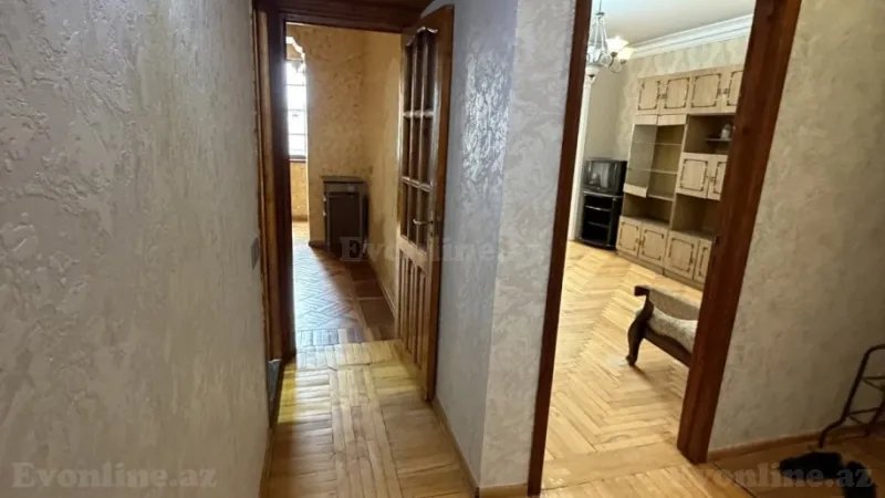 Satılır 2 otaqlı Mənzil Köhnə tikili 65 m² 4-cü mikrorayon - şəkil 5