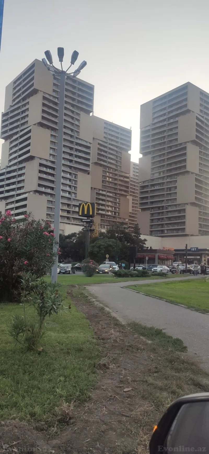 Satılır 3 otaqlı Mənzil Yeni tikili 148 m² 8 Noyabr m.