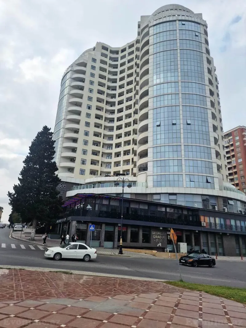 Satılır 4 otaqlı Mənzil Yeni tikili 201 m² Elmlər Akademiyası m. - şəkil 2