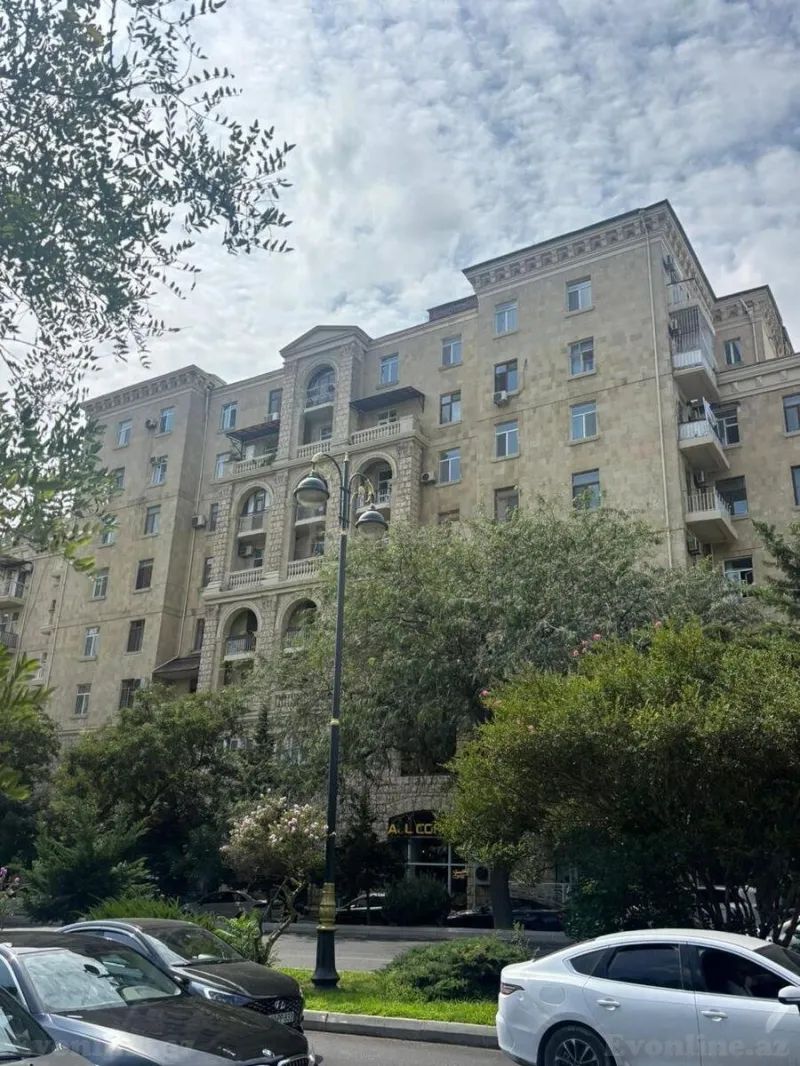 Kirayə verilir 3 otaqlı Mənzil Köhnə tikili 65 m² Nizami m.