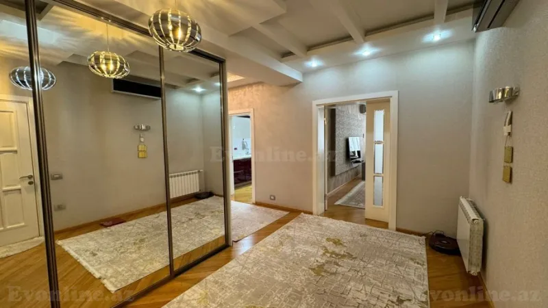 Satılır 4 otaqlı Mənzil Yeni tikili 188 m² 8 Noyabr m.