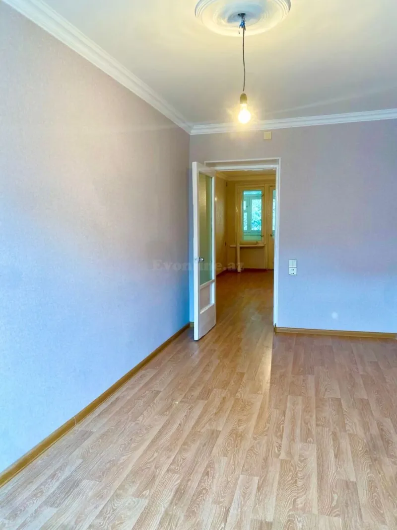 Satılır 2 otaqlı Mənzil Köhnə tikili 50 m² Yasamal r. - şəkil 2