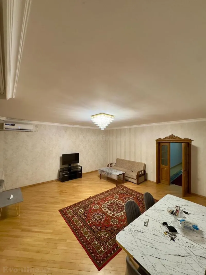 Kirayə verilir 3 otaqlı Mənzil Yeni tikili 160 m² 8 Noyabr m.