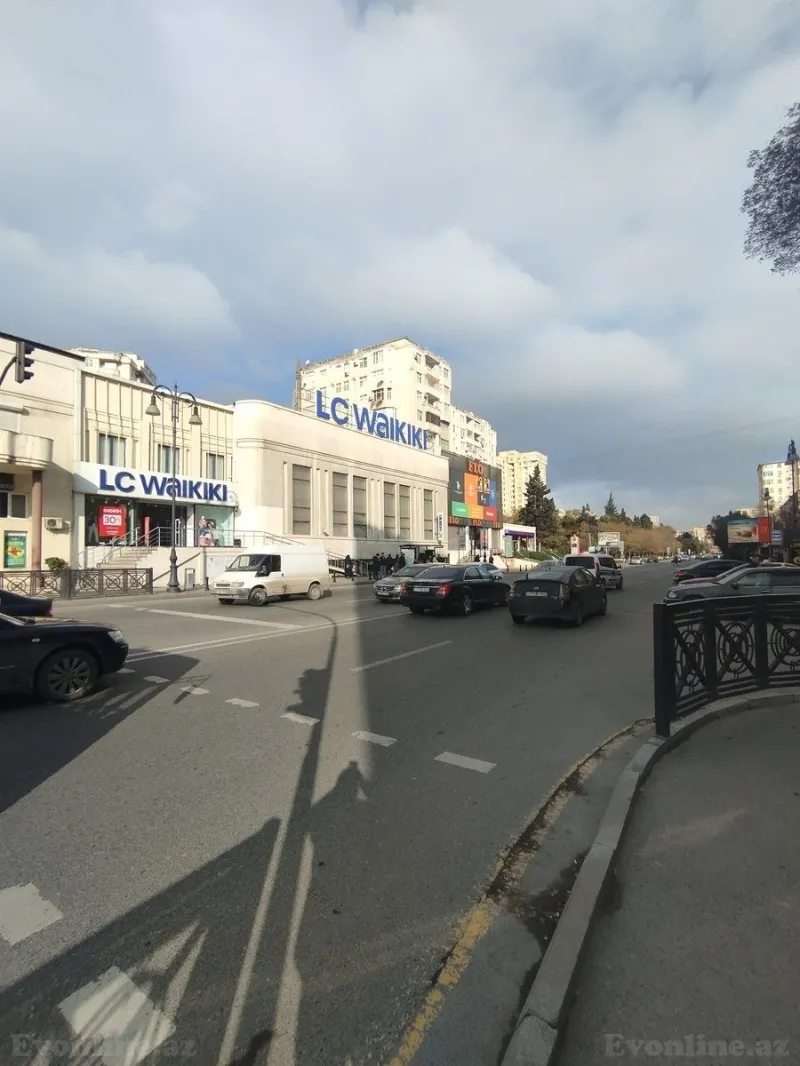 Satılır 3 otaqlı Mənzil Köhnə tikili 70 m² 3-cü mikrorayon - şəkil 2