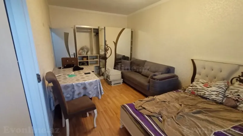 Bakı, Binəqədi r., 7-ci mikrorayonda 1 otaqlı mənzil satılır