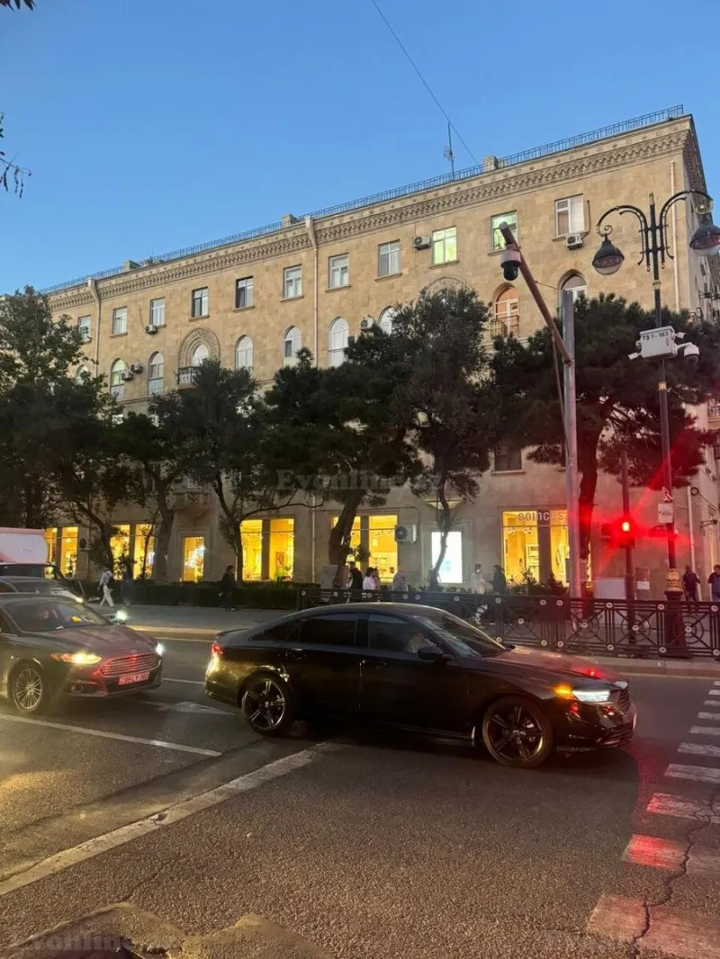 Kirayə verilir 2 otaqlı Mənzil Köhnə tikili 68 m² 28 May m. - şəkil 2