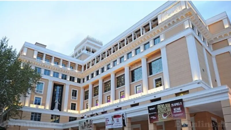 Satılır 3 otaqlı Mənzil Köhnə tikili 120 m² Sahil m.