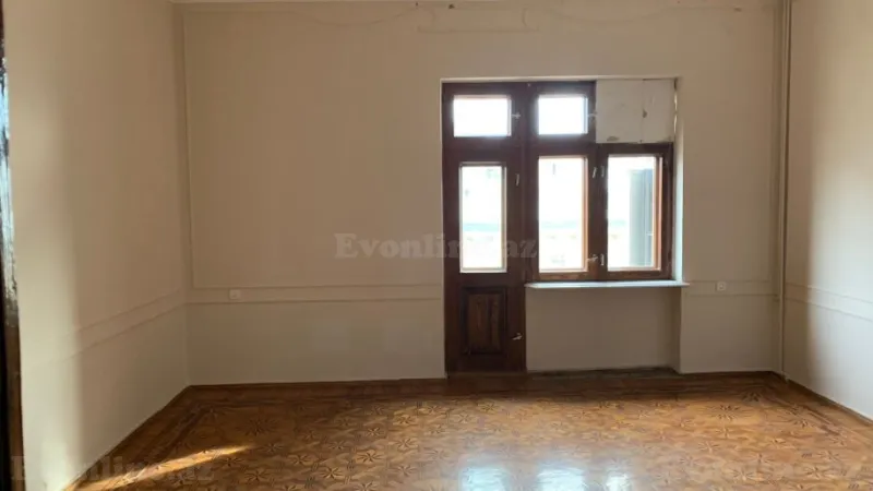 Satılır 3 otaqlı Mənzil Köhnə tikili 120 m² Sahil m. - şəkil 3