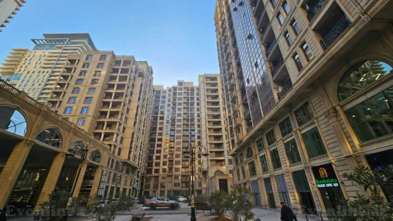 Satılır 3 otaqlı Mənzil Yeni tikili 200 m² 28 May m.