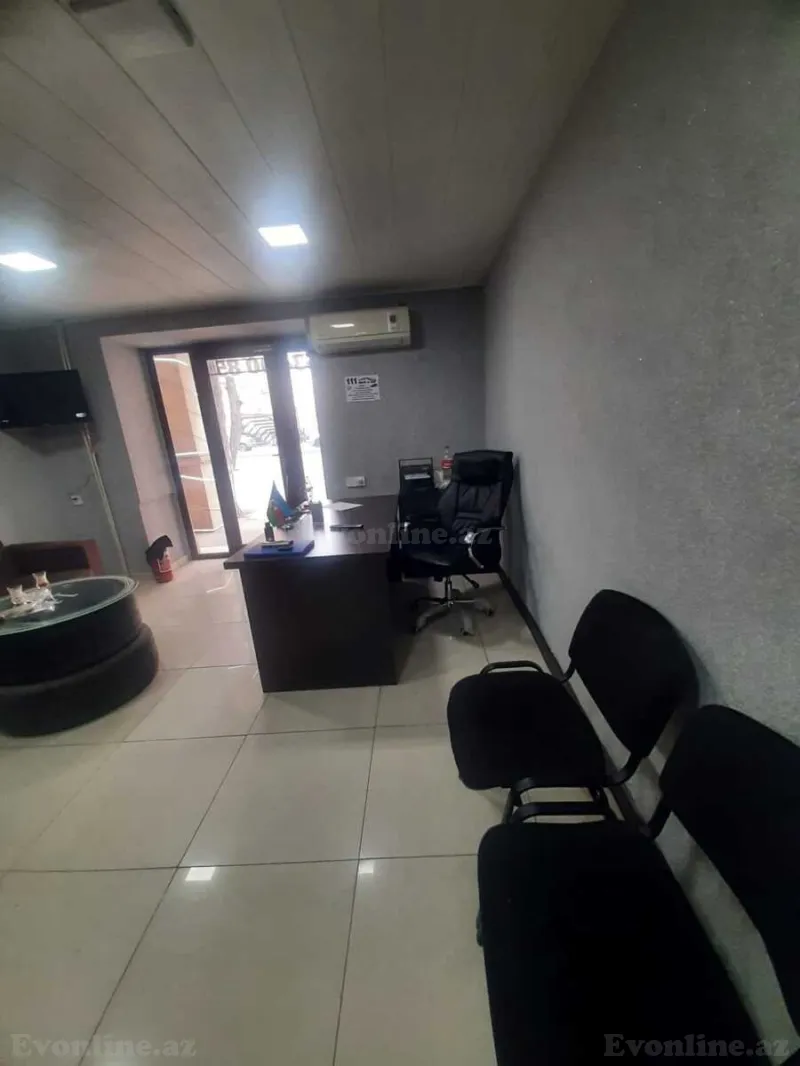 Kirayə verilir Ofis 45 m² İnşaatçılar m.