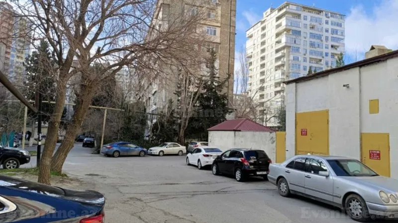 Bakı, Binəqədi r., Azadlıq prospekti m., 7-ci mikrorayonda obyekt satılır