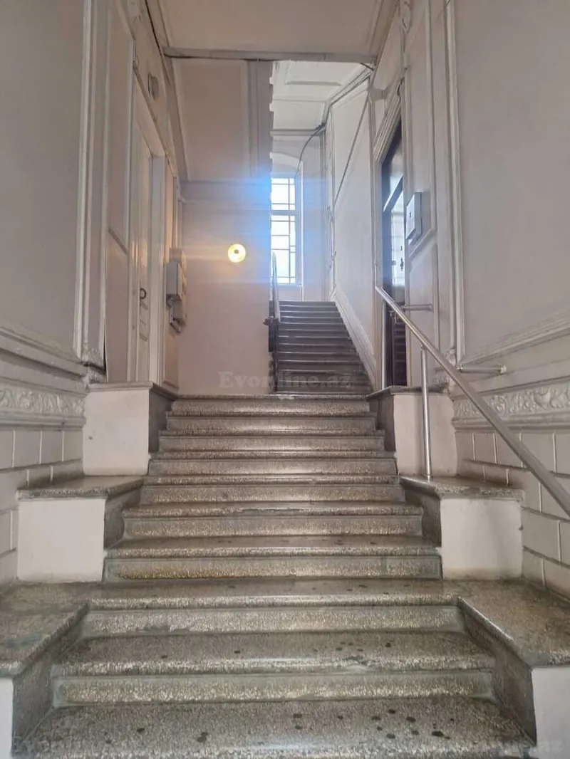 Satılır 5 otaqlı Mənzil Köhnə tikili 150 m² İçərişəhər m. - şəkil 2