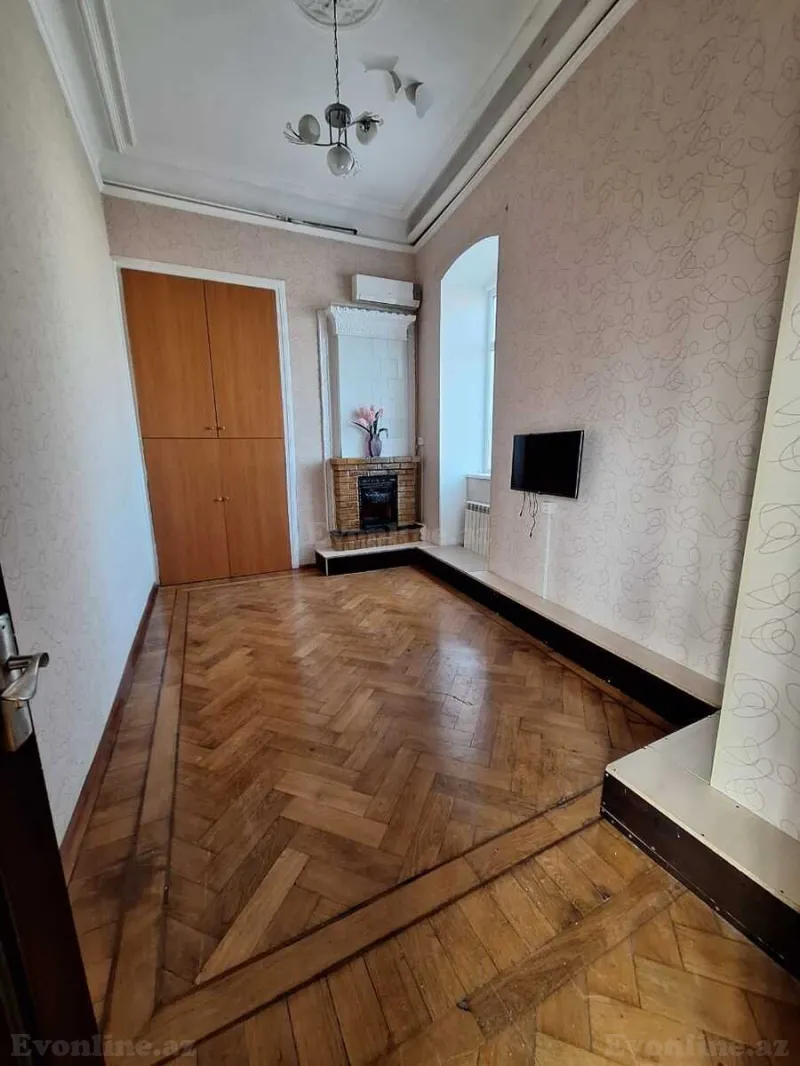 Satılır 5 otaqlı Mənzil Köhnə tikili 150 m² İçərişəhər m. - şəkil 9