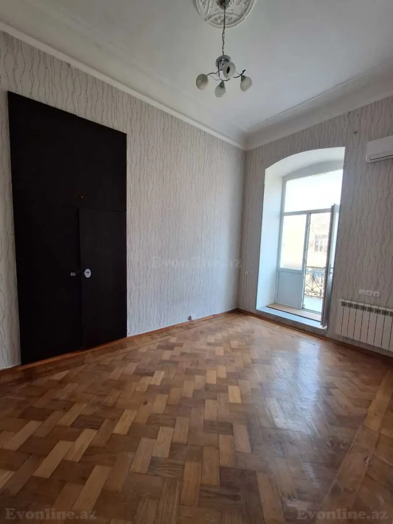 Satılır 5 otaqlı Mənzil Köhnə tikili 150 m² İçərişəhər m. - şəkil 20