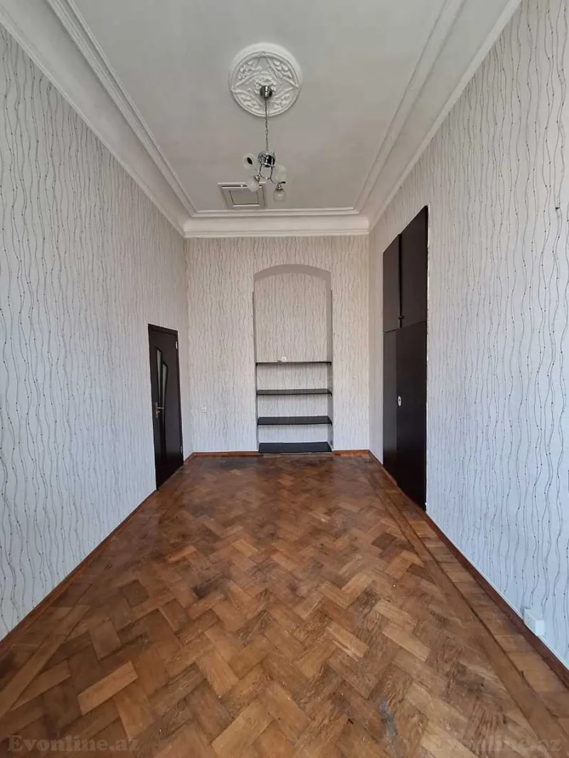 Satılır 5 otaqlı Mənzil Köhnə tikili 150 m² İçərişəhər m. - şəkil 21