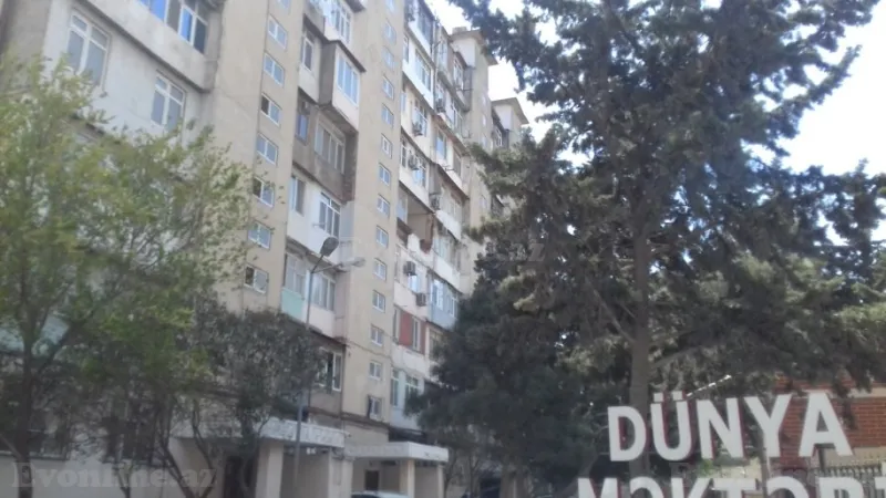 Satılır 2 otaqlı Mənzil Köhnə tikili 65 m² 8-ci mikrorayon
