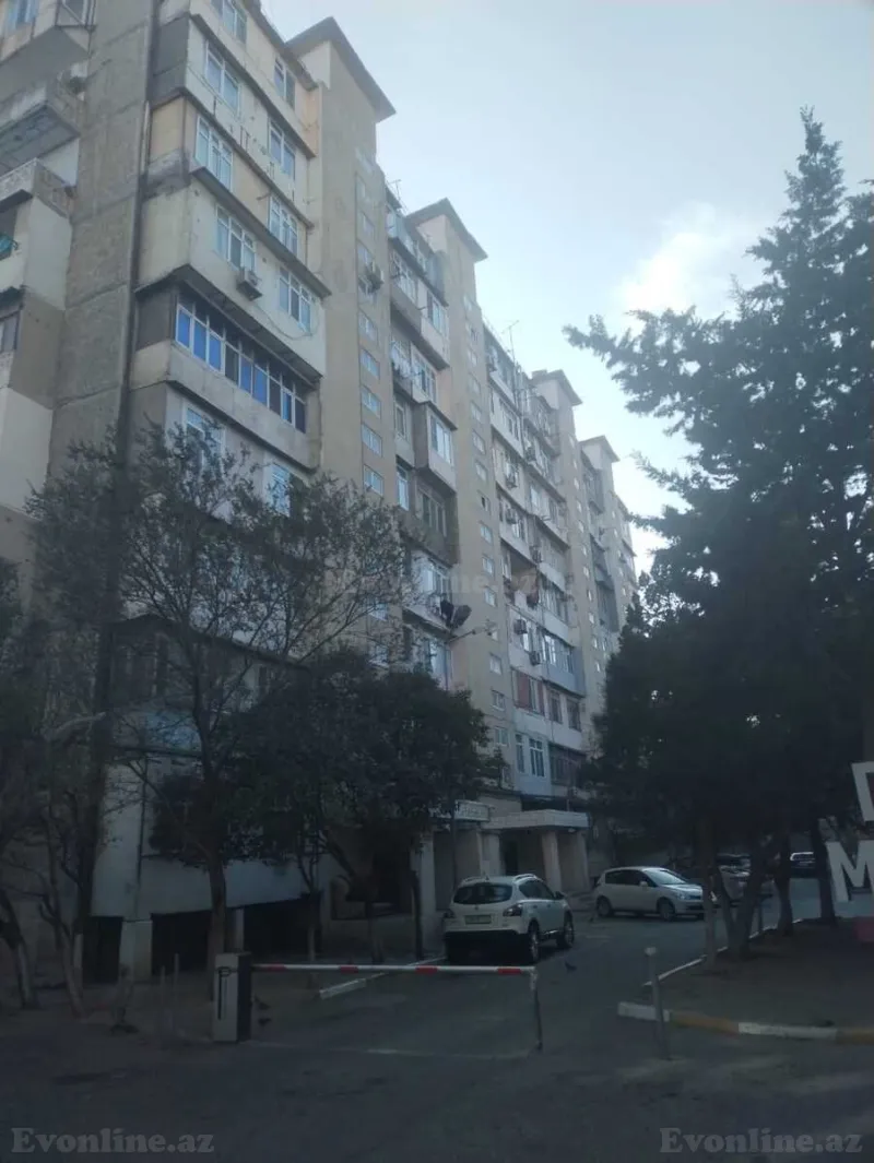 Satılır 2 otaqlı Mənzil Köhnə tikili 65 m² 8-ci mikrorayon - şəkil 2