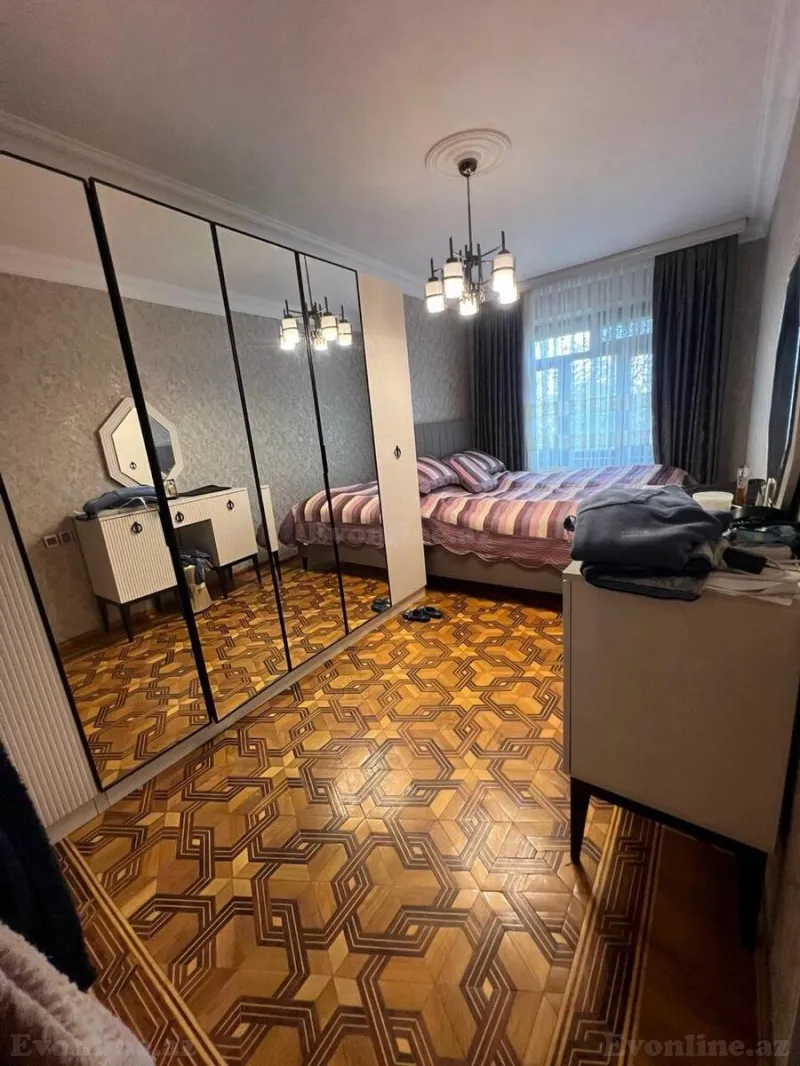 Satılır 4 otaqlı Mənzil Köhnə tikili 135 m² 7-ci mikrorayon