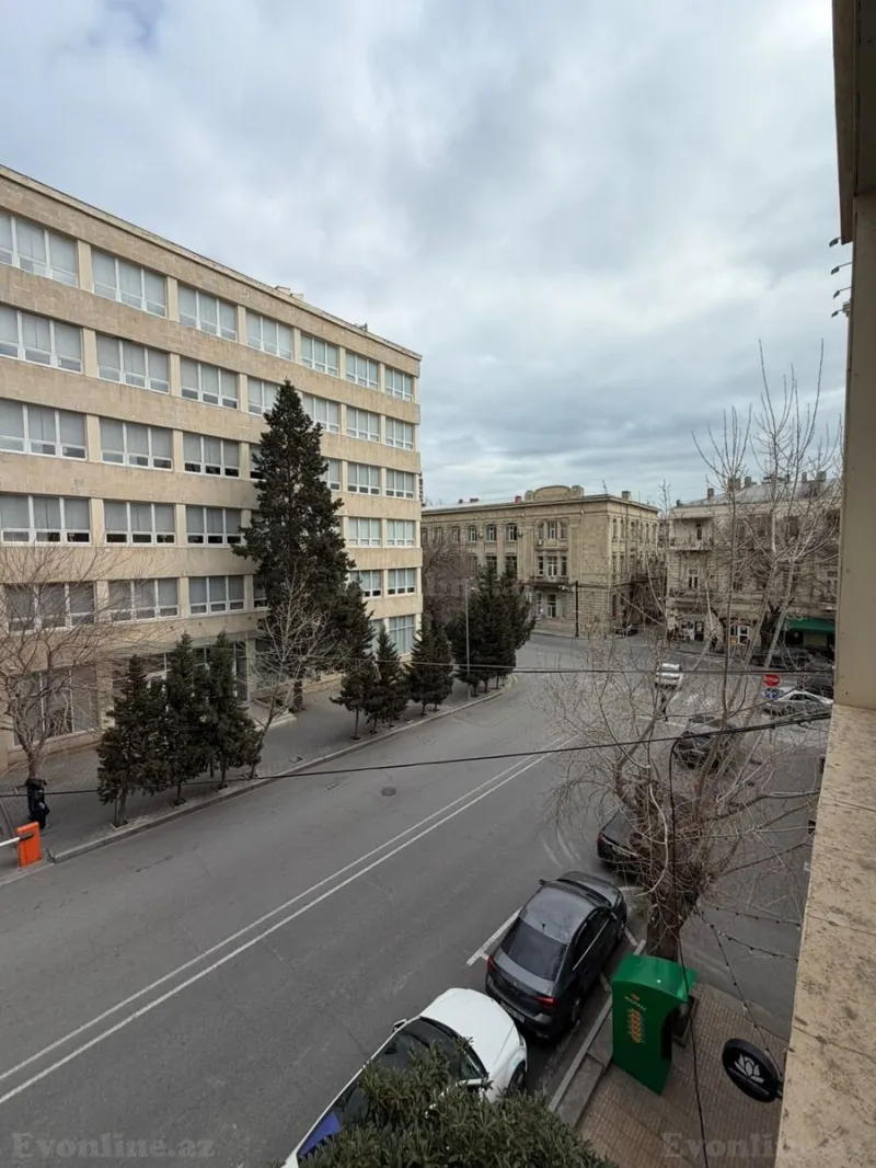 Satılır 3 otaqlı Mənzil Köhnə tikili 70 m² 28 May m. - şəkil 2