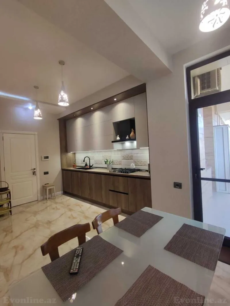 Kirayə verilir 3 otaqlı Mənzil Yeni tikili 140 m² 28 May m.