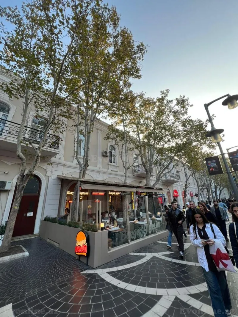 Satılır 3 otaqlı Mənzil Köhnə tikili 65 m² İçərişəhər m.