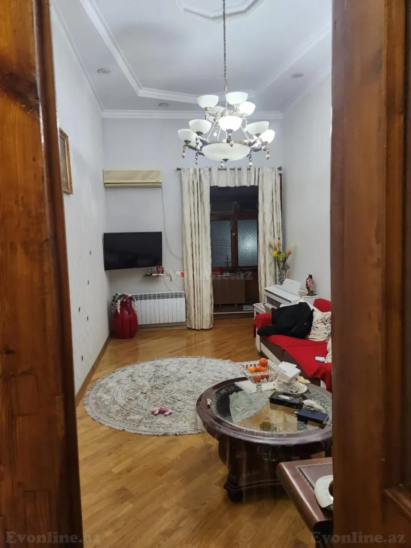 Satılır 3 otaqlı Mənzil Köhnə tikili 106 m² Səbail r.