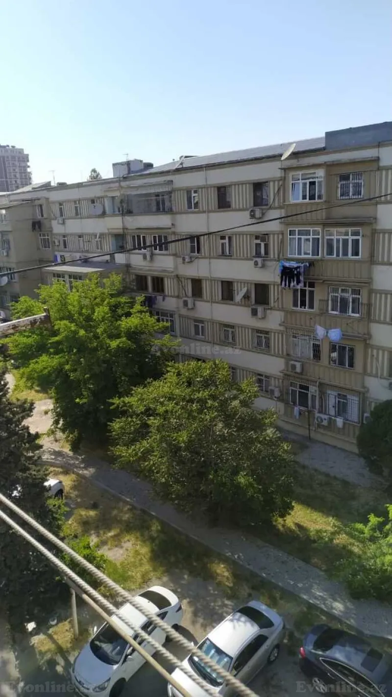 Satılır 2 otaqlı Mənzil Köhnə tikili 43 m² 8-ci mikrorayon